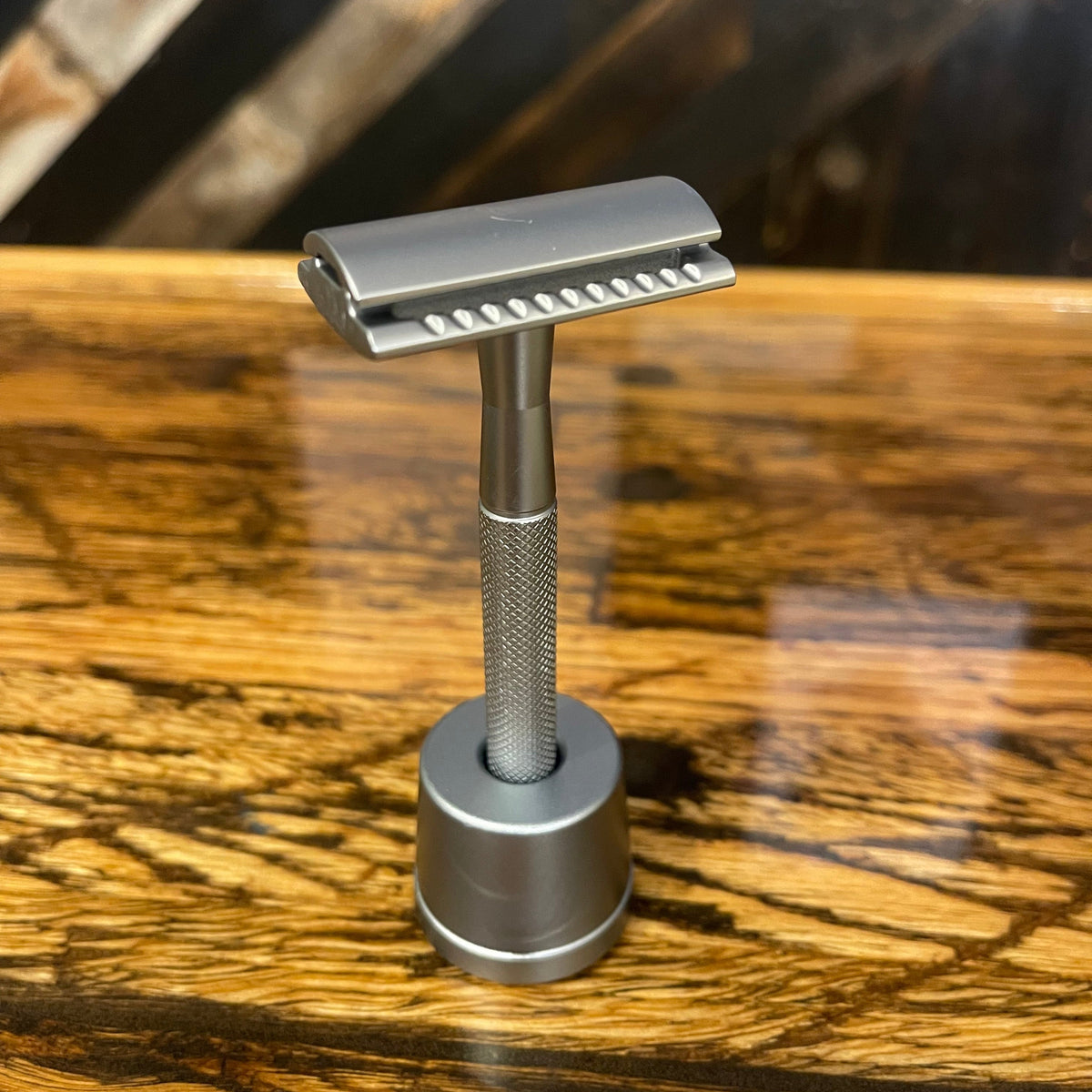 Coated brass safety razor by Ningbo Haward Razor, featuring a sleek handle and classic shaving design.
