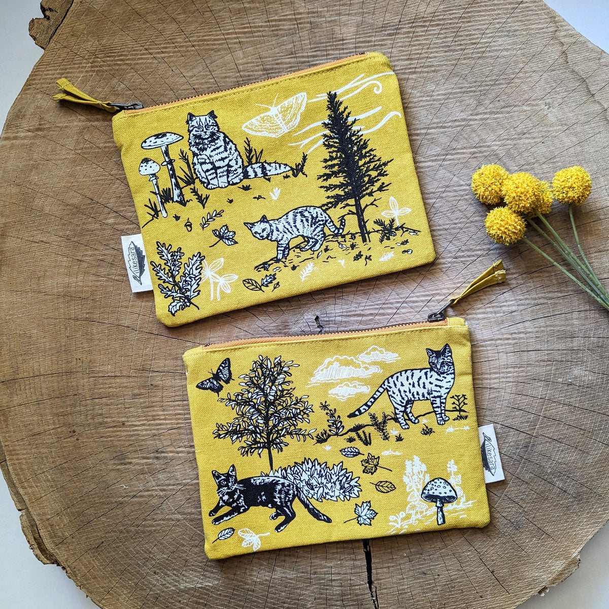 ilikesara zippered pouch with floral design, compact storage bag for cosmetics, accessories, or small essentials