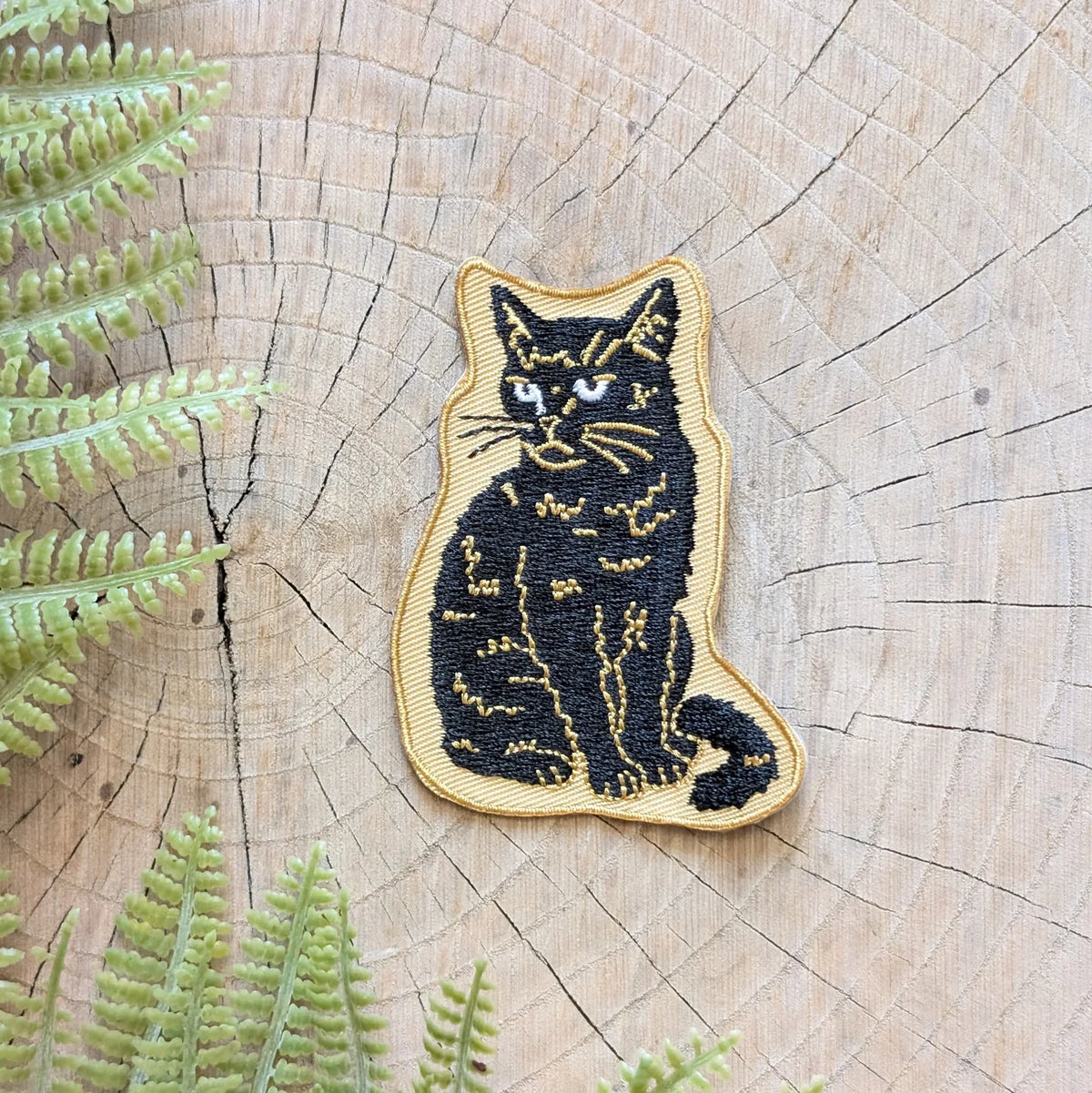 ilikesara patches shown on a white background, featuring colorful embroidered designs and various sizes for decorative use