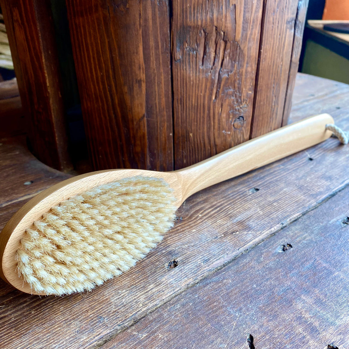OTB Refills long handle bath and back scrub brush with ergonomic grip for easy cleaning of hard-to-reach areas.