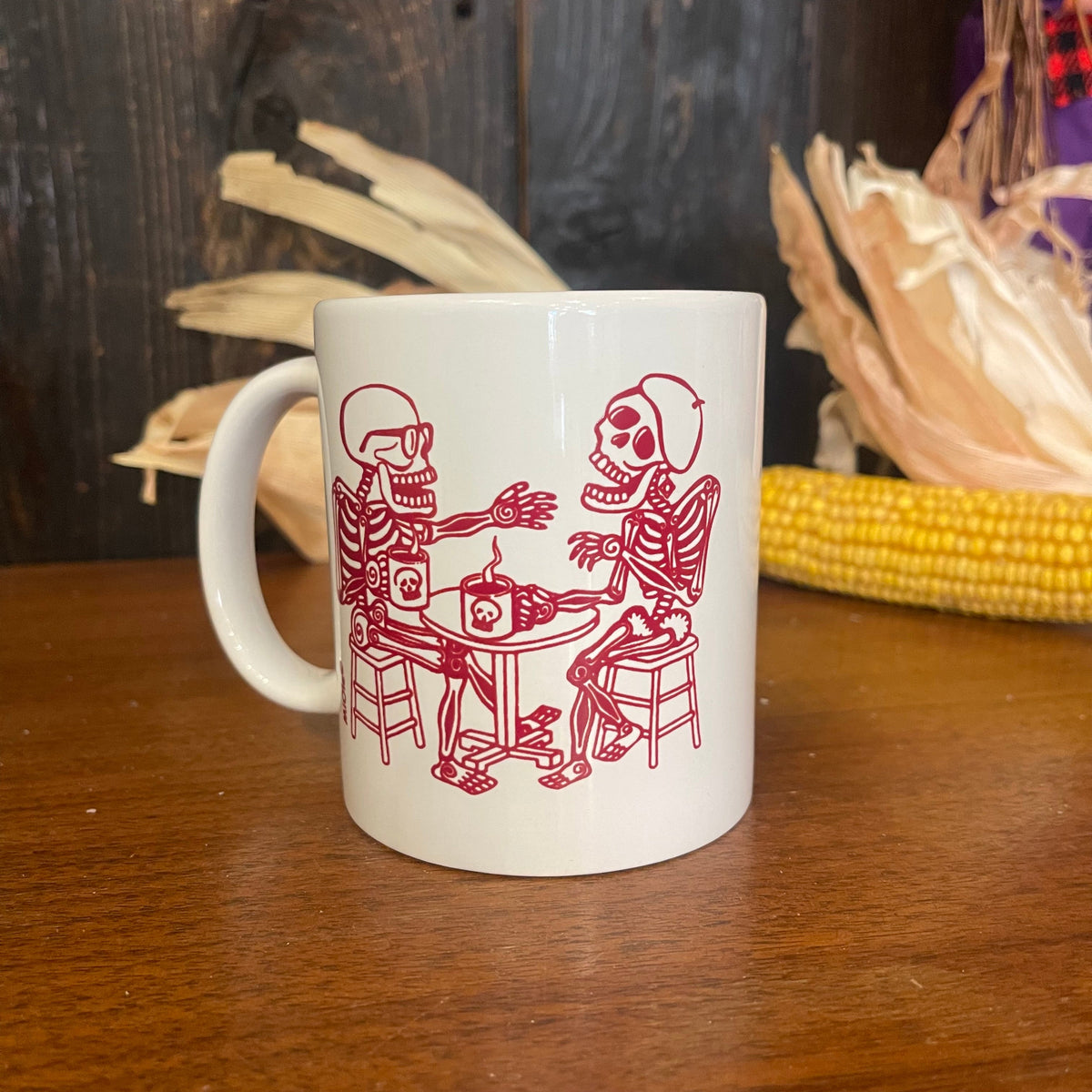 MiOle coffee mug with a white ceramic surface and a sleek handle, ideal for hot beverages.