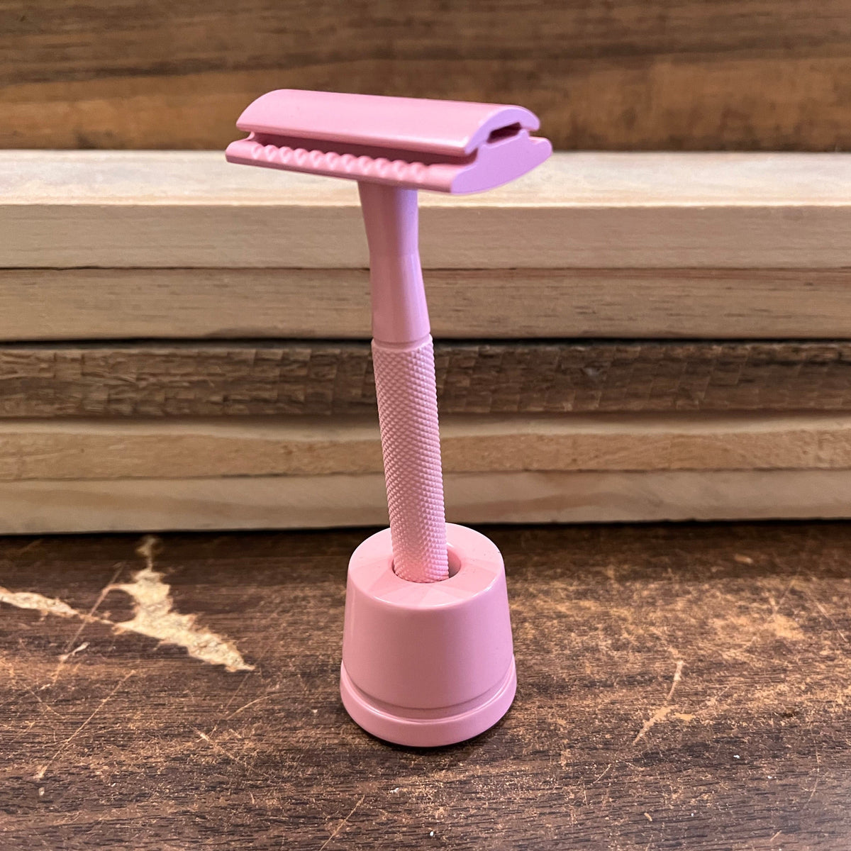 Coated brass safety razor from Ningbo Haward Razor with a sleek design and textured handle for a comfortable shave.