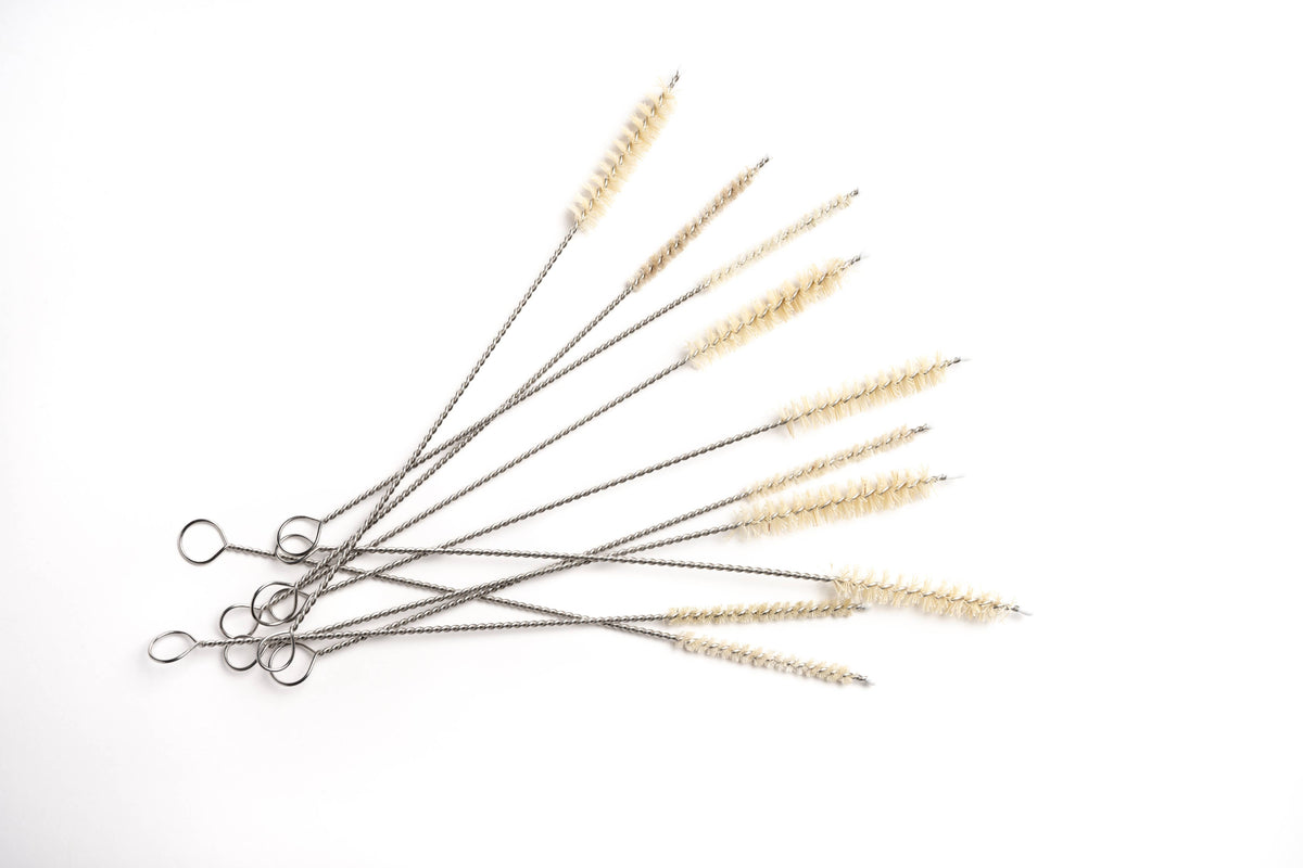 Shuki Agave Fiber Straw Brushes with natural bristles and wooden handles, ideal for cleaning delicate surfaces and straws.